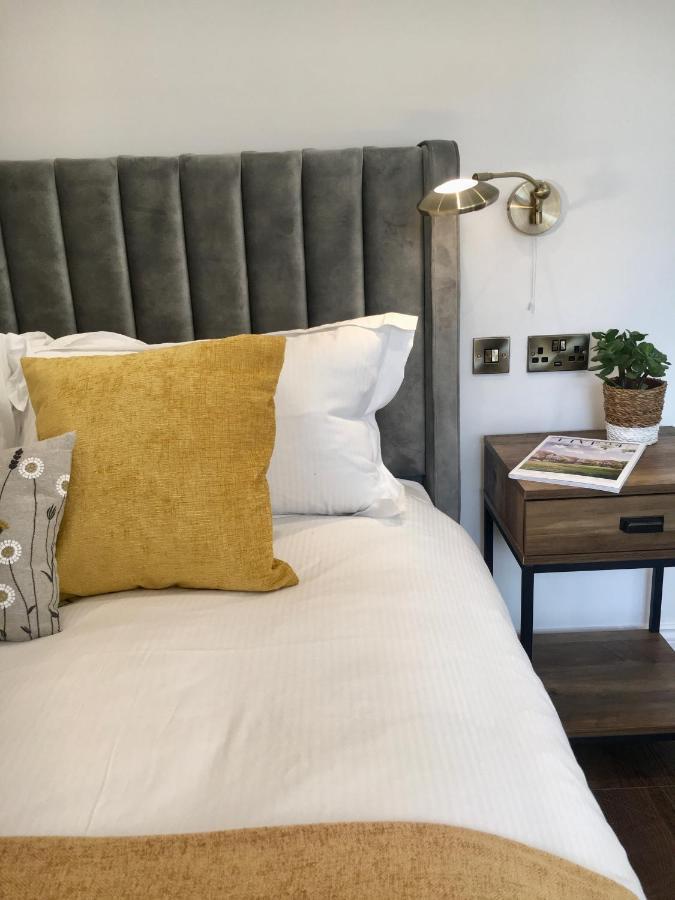 Upstairs At 33 - Self Check In Boutique Accommodation In Worcester Centre エクステリア 写真