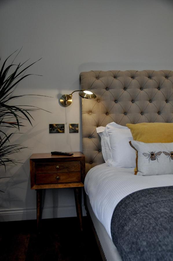 Upstairs At 33 - Self Check In Boutique Accommodation In Worcester Centre エクステリア 写真