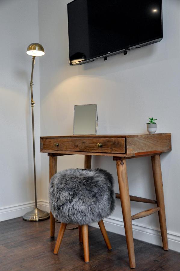 Upstairs At 33 - Self Check In Boutique Accommodation In Worcester Centre エクステリア 写真